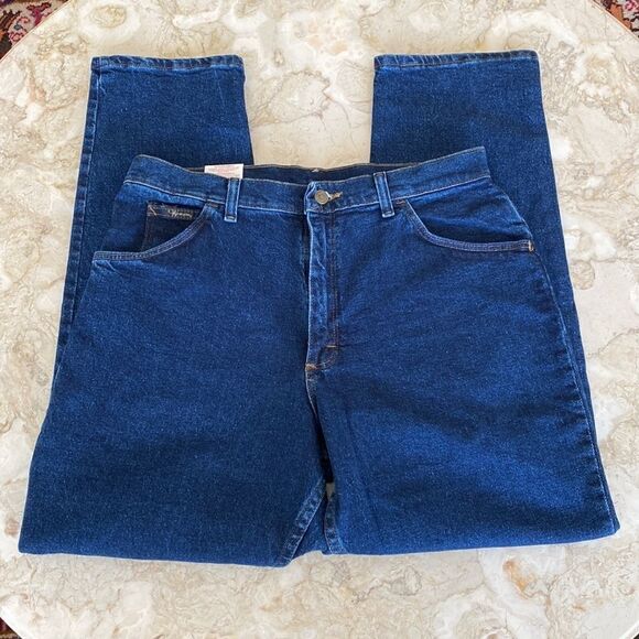 NWT Wrangler Relaxed Comfort Jeans - Picture 5 of 7